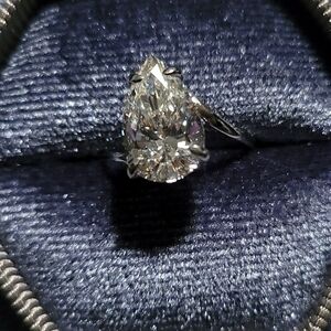 IGI Certified Pear Brillant Diamond E VS1 Ring